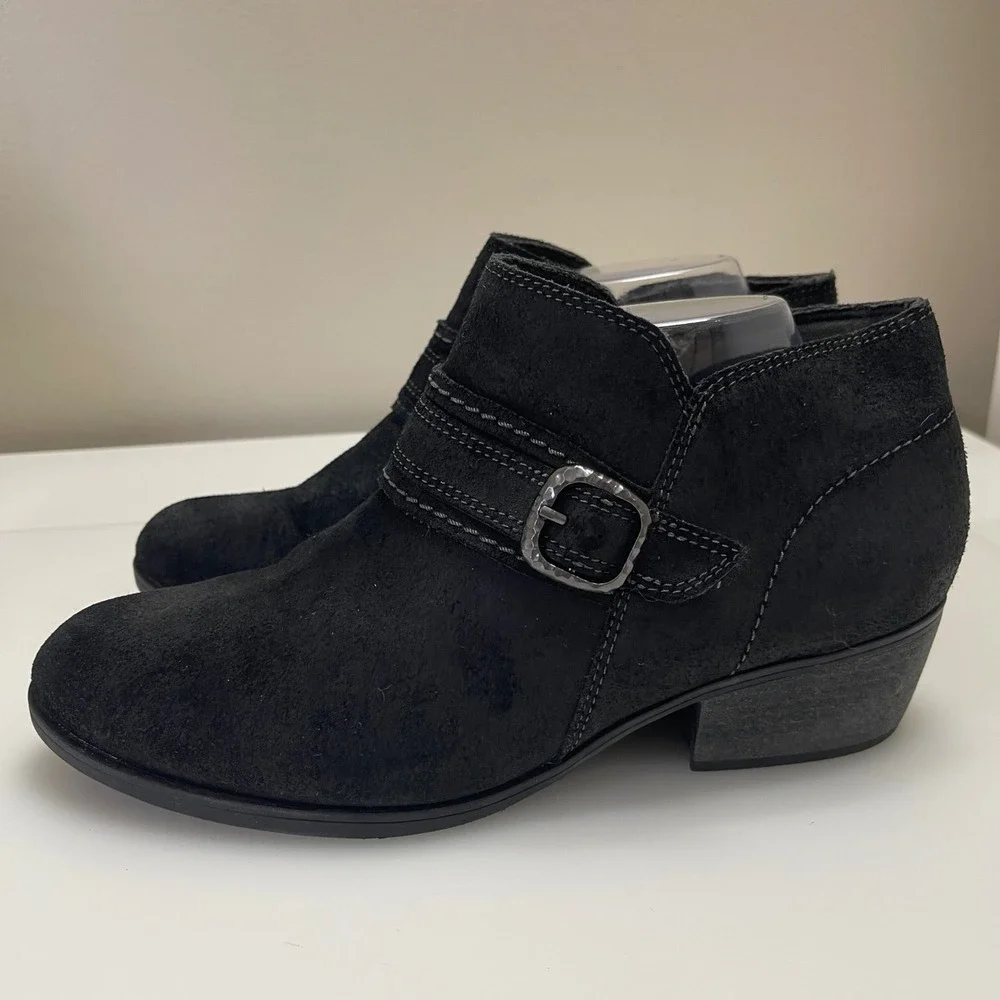 Clarks Boots Womens 10W Black Charlten Bay Suede Ankle‎ Western Comfort Booties